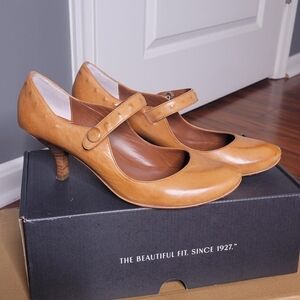 Women's Tan Mary Jane Heels